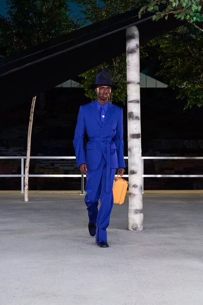 Look 80